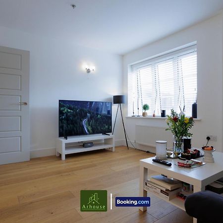 One Bedroom Apartment By Arhouse Apartments Short Lets & Serviced Accommodation Kingston With Free Wifi Kingston upon Thames  Bagian luar foto