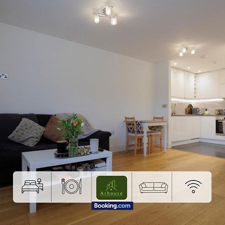 One Bedroom Apartment By Arhouse Apartments Short Lets & Serviced Accommodation Kingston With Free Wifi Kingston upon Thames  Bagian luar foto