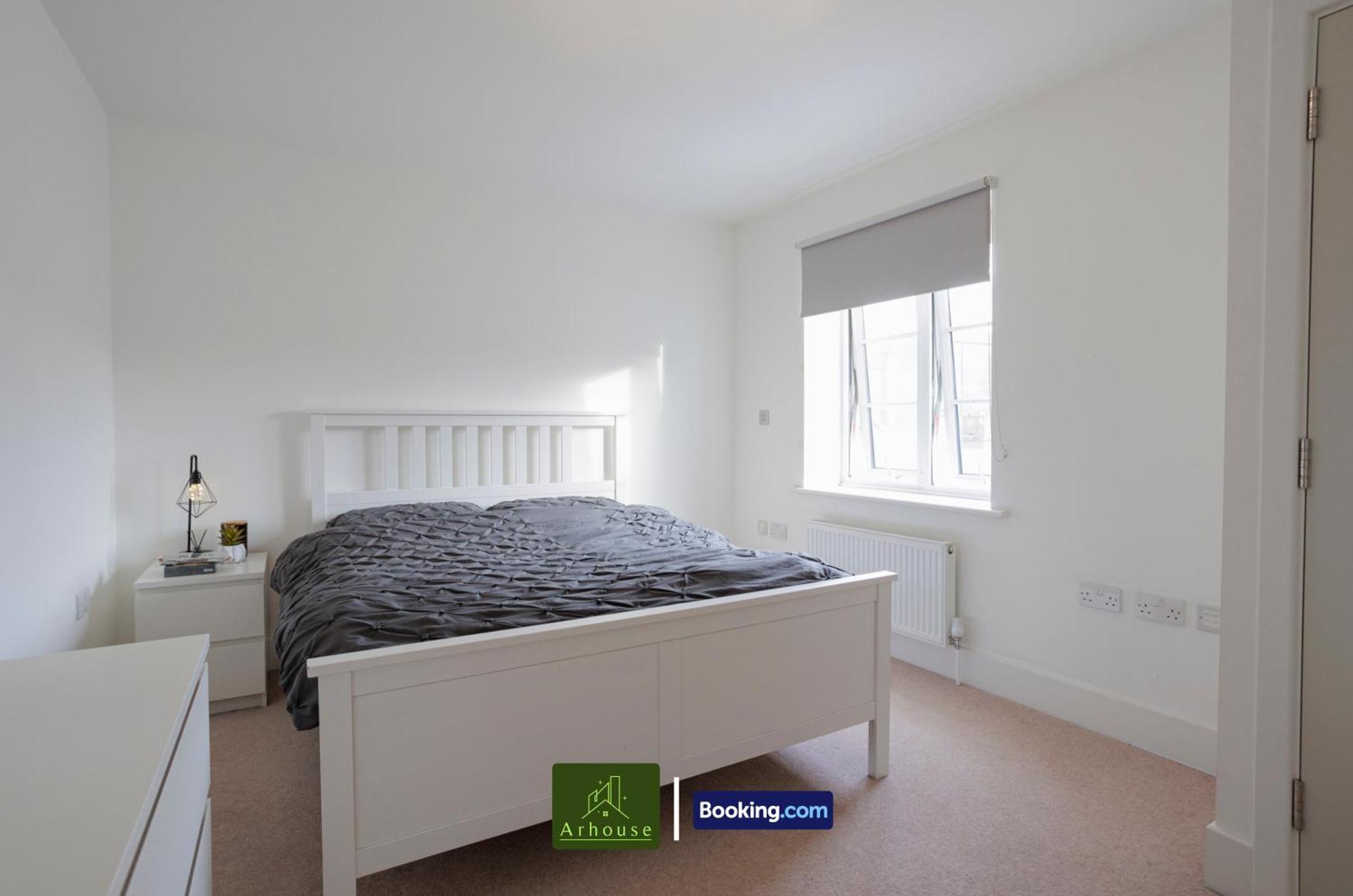 One Bedroom Apartment By Arhouse Apartments Short Lets & Serviced Accommodation Kingston With Free Wifi Kingston upon Thames  Bagian luar foto
