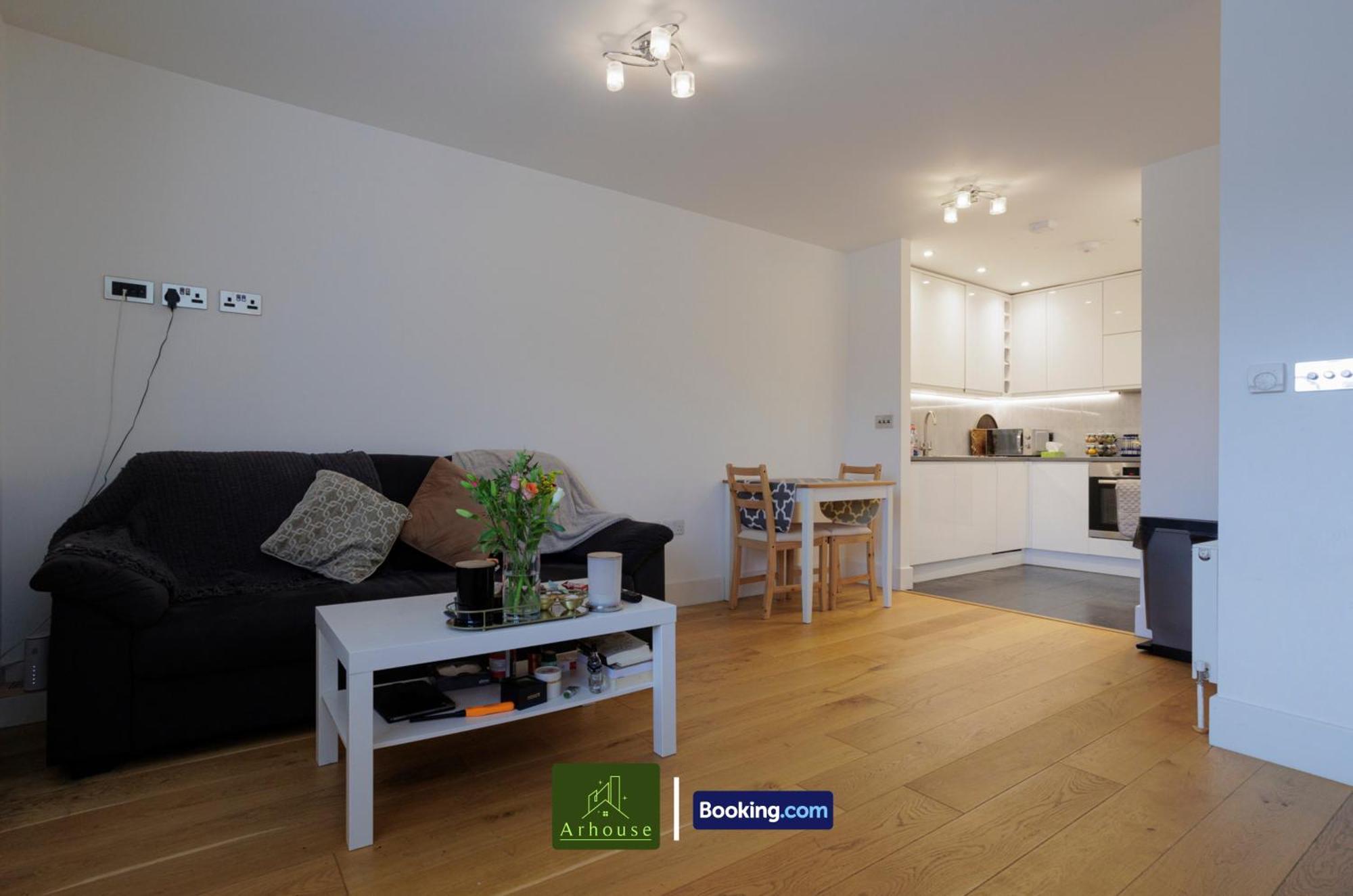 One Bedroom Apartment By Arhouse Apartments Short Lets & Serviced Accommodation Kingston With Free Wifi Kingston upon Thames  Bagian luar foto