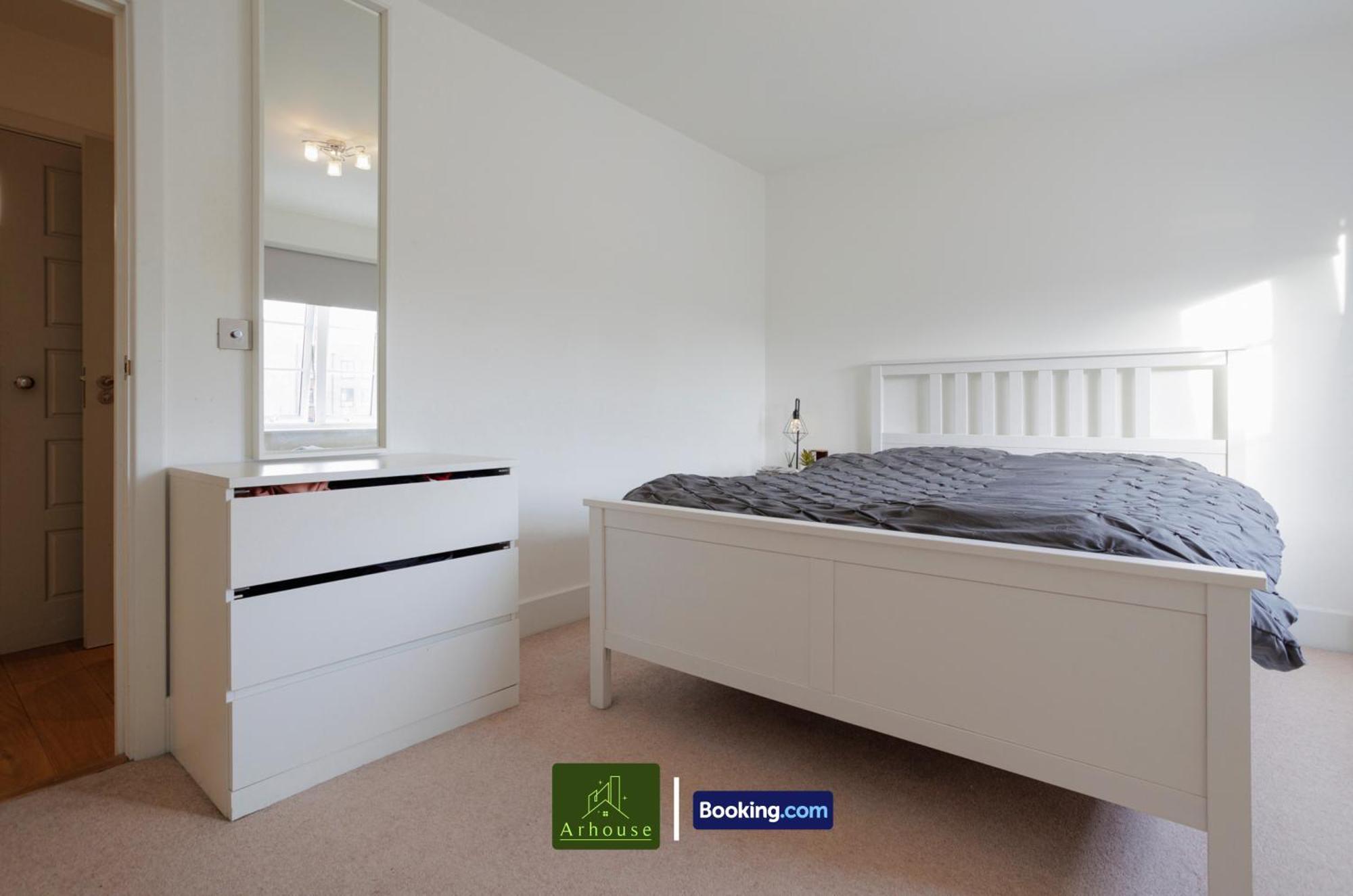 One Bedroom Apartment By Arhouse Apartments Short Lets & Serviced Accommodation Kingston With Free Wifi Kingston upon Thames  Bagian luar foto